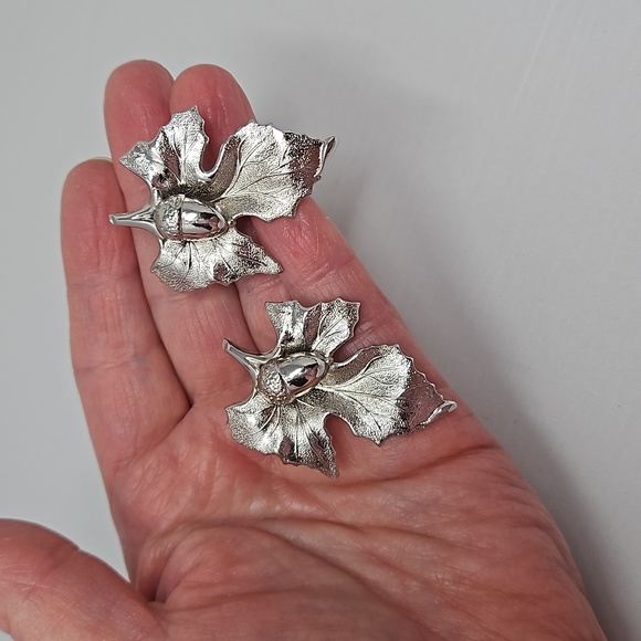 Vintage Marino Silver Tone Leaf with Acorn Clip Earrings Signed - Picture 2 of 10
